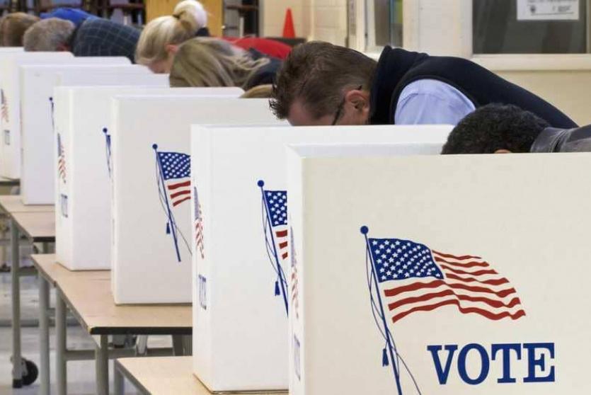 أمريكيون يدلون بأصواتهم في الانتخابات الرئاسية