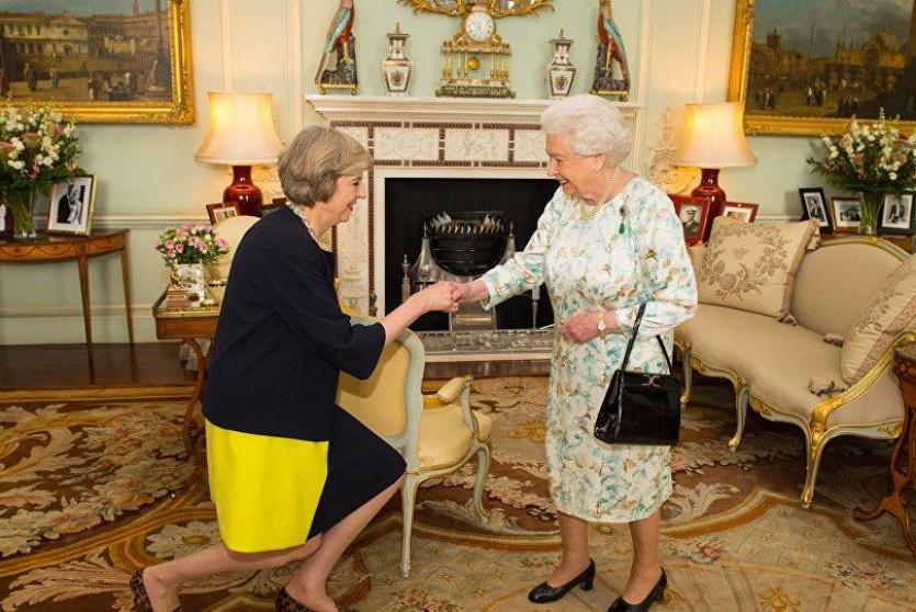 ملكة بريطانيا ورئيسة الوزراء 
