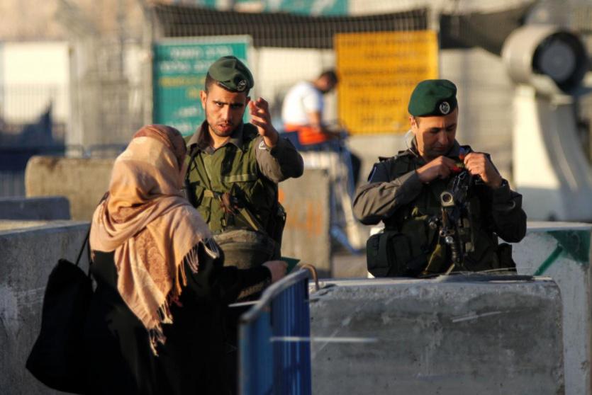 الاحتلال يمنع مرور امرأة فلسطينية - ارشيف