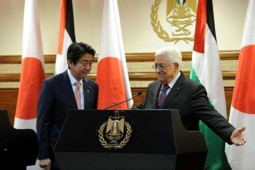 رئيس الوزراء الياباني شينزو آبي والرئيس محمود عباس