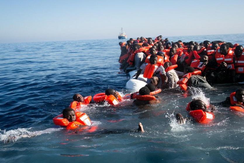 عمليات إنقاذ مركب يقل مئات المهاجرين - أرشيف