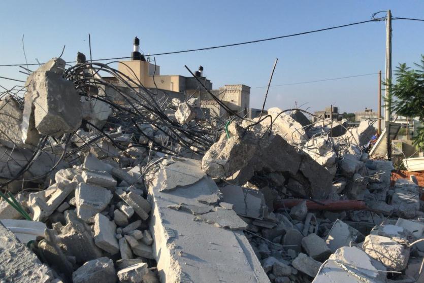 جرافات الاحتلال هدمت منزلين في قلنسوة