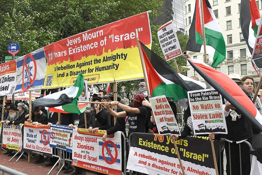 متضامنين اجانب مع فلسطين 