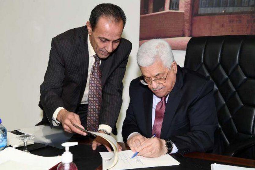 ارشيف- الرئيس محمود عباس يصادق على  قانون