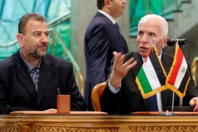 ارشيف- عزام الاحمد بجانب صالح العاروري نائب رئيس حماس