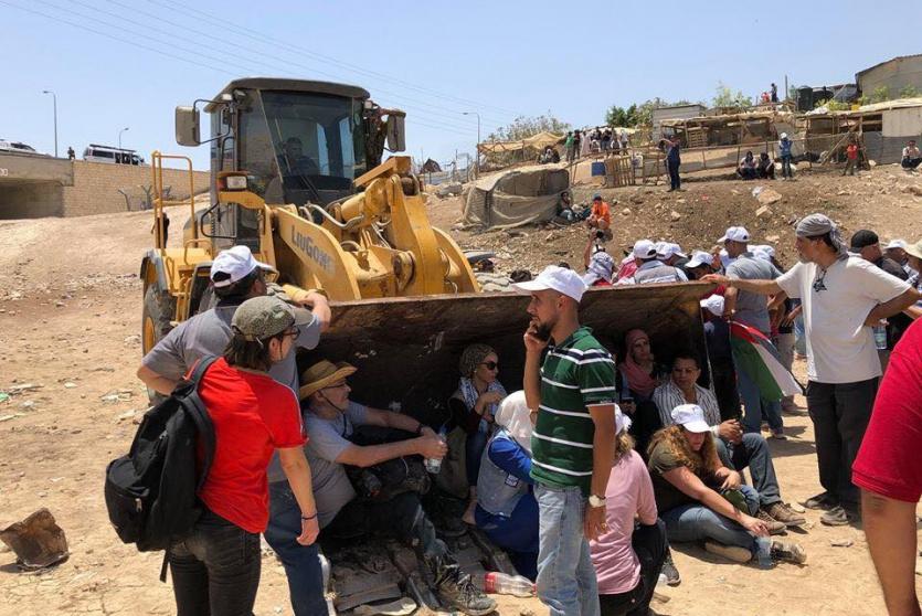 وقفة رافضة لتهجير الأهالي في الخان الأحمر - أرشيف