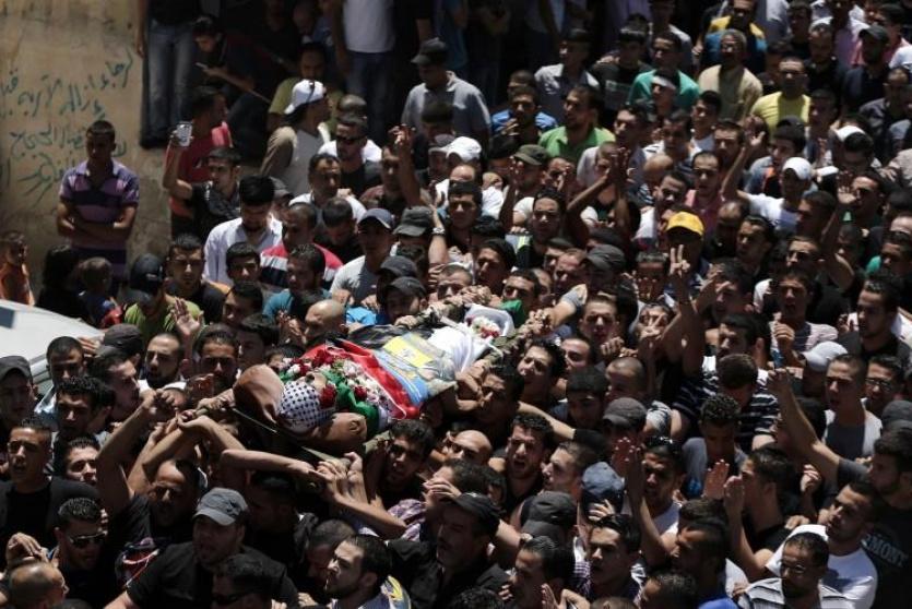 جماهير غزة تودع 4 شهداء 