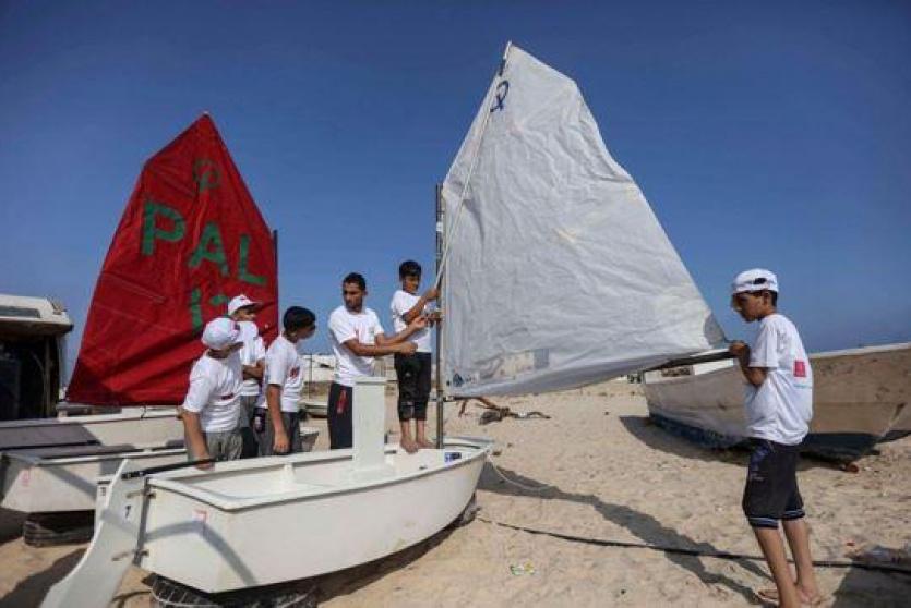 بنك فلسطين يقدم رعايته لفعاليات بطولة القوارب الشراعية على شاطئ غزة 