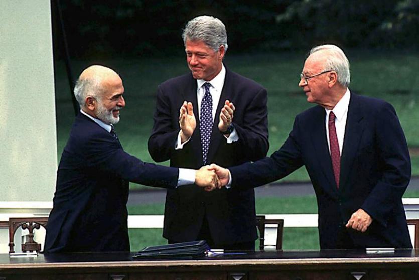 خلال توقيع اتفاق السلام بين اسرائيل والاردن