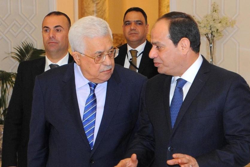 الرئيس الفلسطيني محمود عباس برفقة نظيره المصري عبد الفتاح السيس
