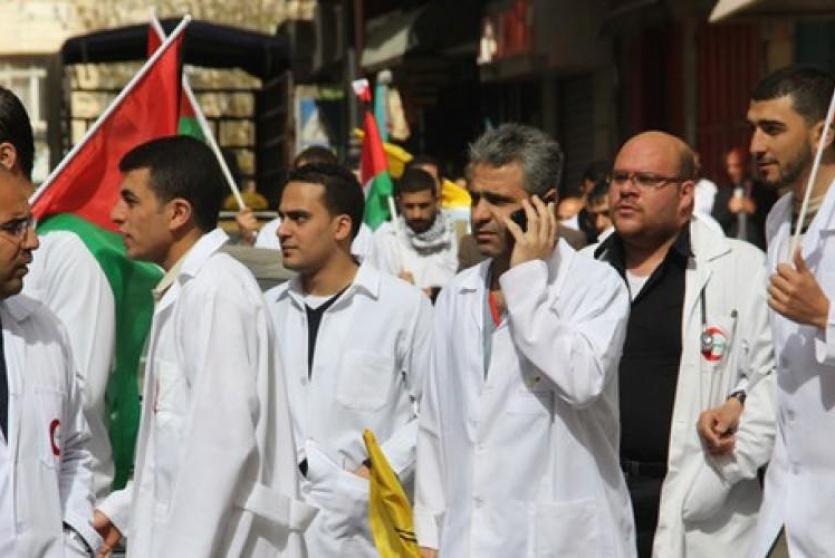 أطباء خلال وقفة احتجاجية