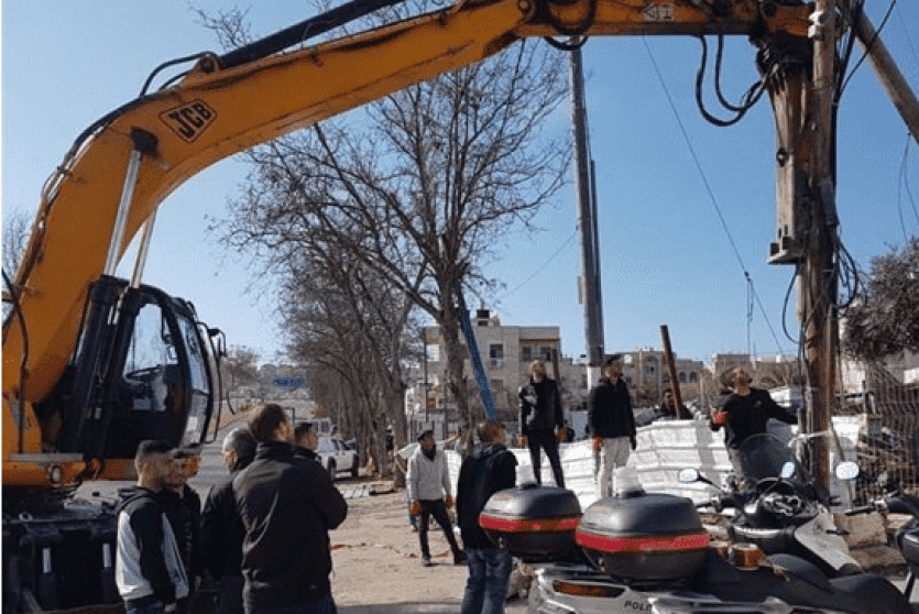 الاحتلال يهدم مغسلة سيارات في بيت صفافا- ارشيف