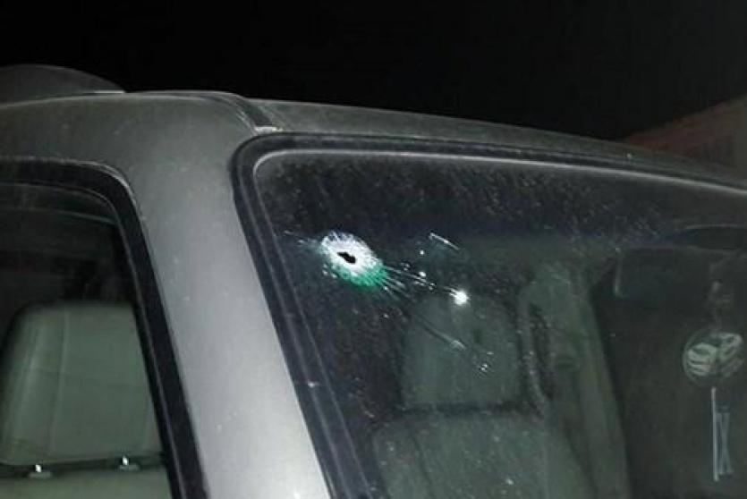 اثار اطلاق النار على مركبة القيادي بحماس عزام سلهب