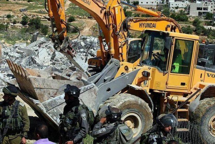 قوات الاحتلال خلال هدم منشآت فلسطينية- ارشيف