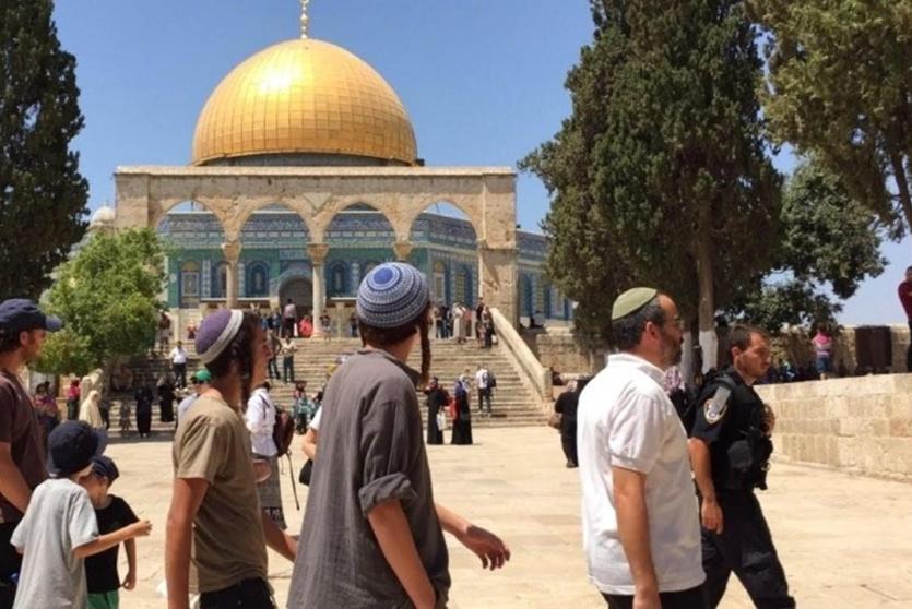 مستوطون خلال اقتحام المسجد الاقصى