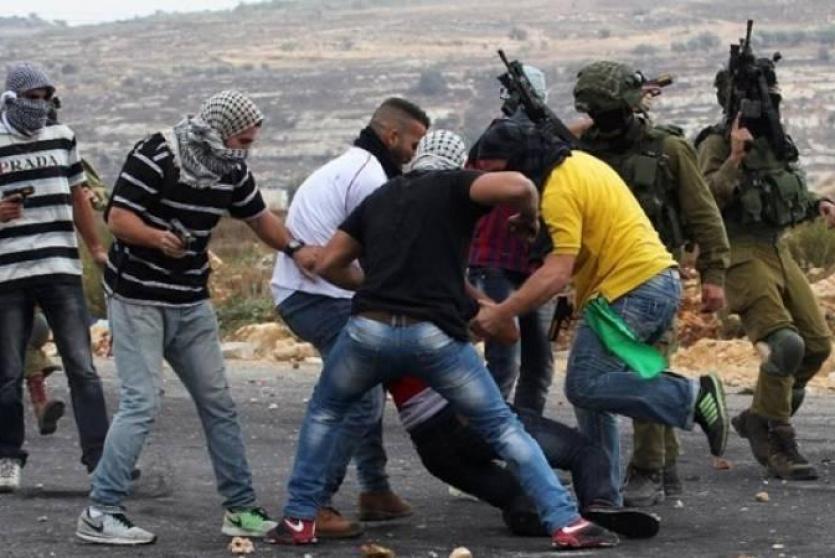 مستعربون خلال اعتقال شاب فلسطيني قرب حاجز بيت ايل- ارشيف