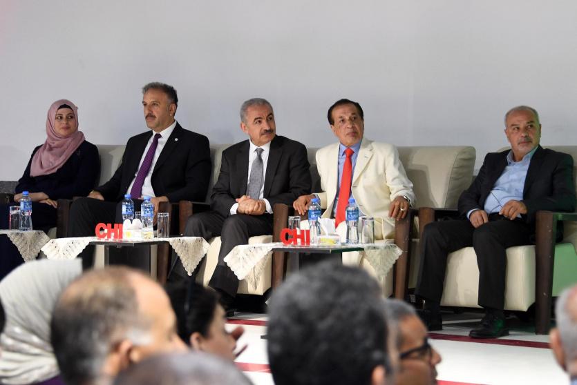 رئيس الوزراء ورجل الأعمال فاروق الشامي في حفل التكريم 