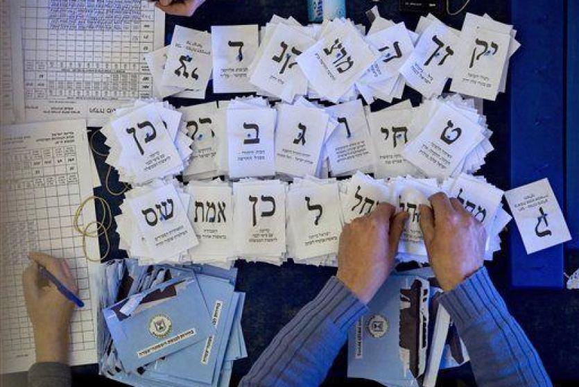 الانتخابات الاسرائيلية: حزب غانتس يوقع اتفاقا مع ليبرمان 