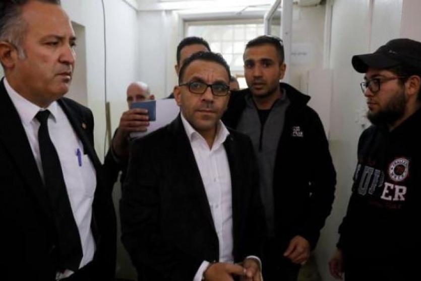 قوات الاحتلال خلال اعتقال محافظ القدس عدنان غيث- ارشيف