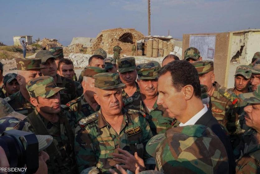 الأسد وسط جنوده في إدلب