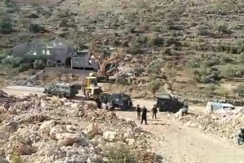 الاحتلال يهدم منزلين في قرية شقبا شمال غرب رام الله