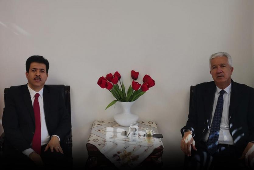 رئيس الاتحاد العام للصناعات الفلسطينية بسام ولويل لدى استقباله من قبل السفير التونسي الحبيب بن فرح