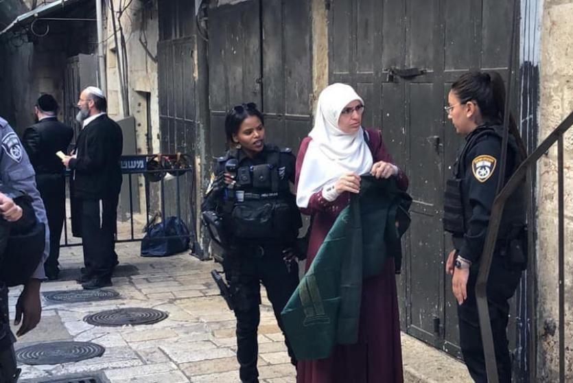 الاحتلال يعتقل 4 سيدات من باب الرحمة بعد الاعتداء عليهن