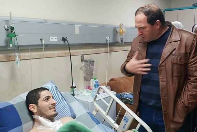 محافظ سلفيت يزور الشاب عمر ريان في المستشفى العربي التخصصي 