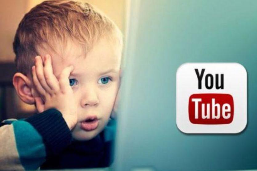 طفل يستخدم  يوتيوب