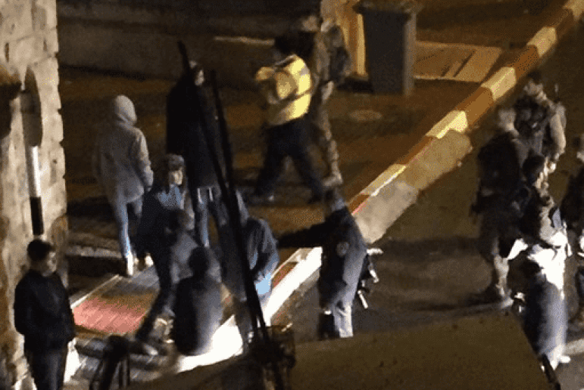 مستوطنون يهاجمون منازل المواطنين شرق الخليل