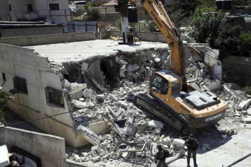 جرافات الاحتلال خلال هدم منازل فلسطينية