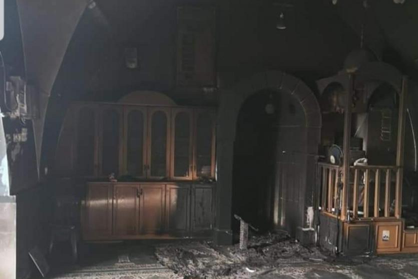 اثار الحريق في المسجد