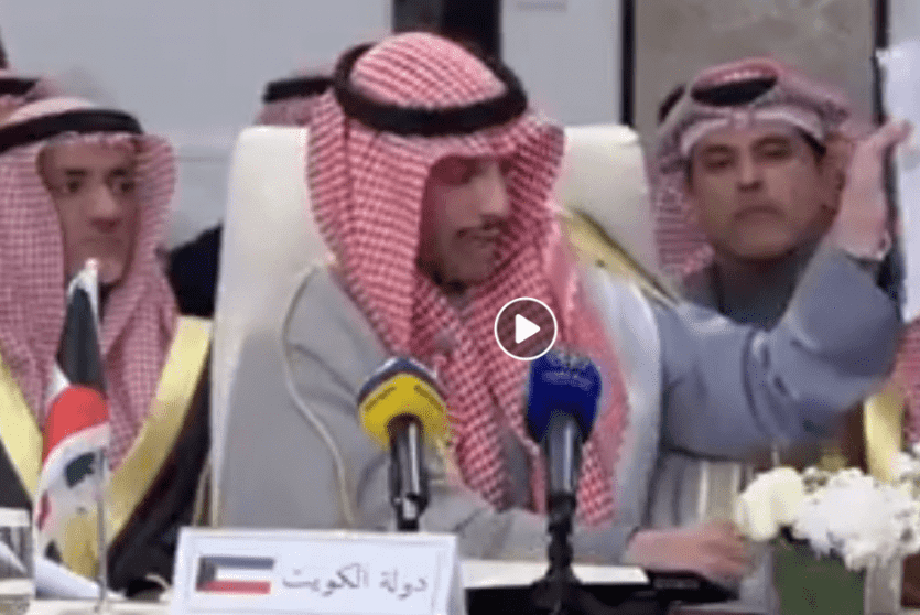 الغانم يلقي بنود صفقة القرن في سلة القمامة