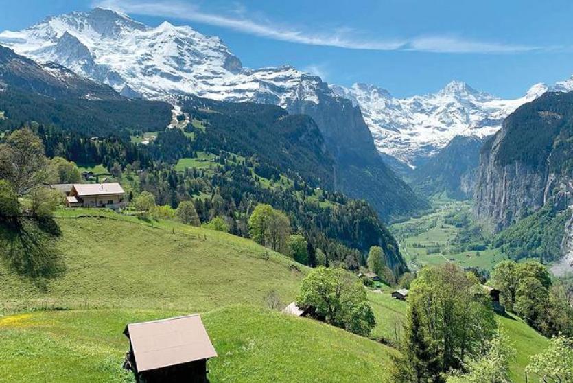 قرية ميثولز السويسرية