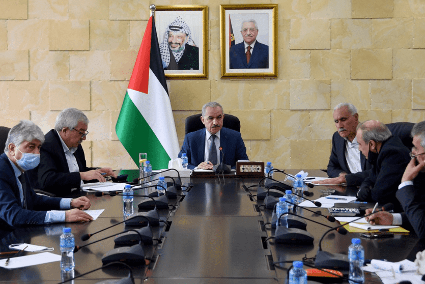 رئيس الوزراء باجتماع لجنة الطوارئ 