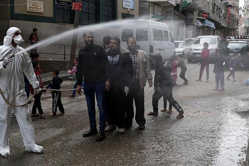 تعقيم الشوارع في غزة 