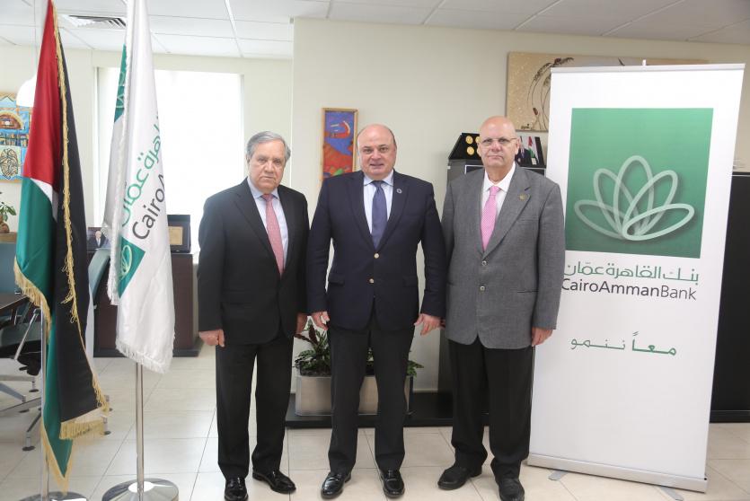 بنك القاهرة عمان يقدم مساعدة عاجلة لصندوق "وقفة عز" بقيمة مليون شيقل