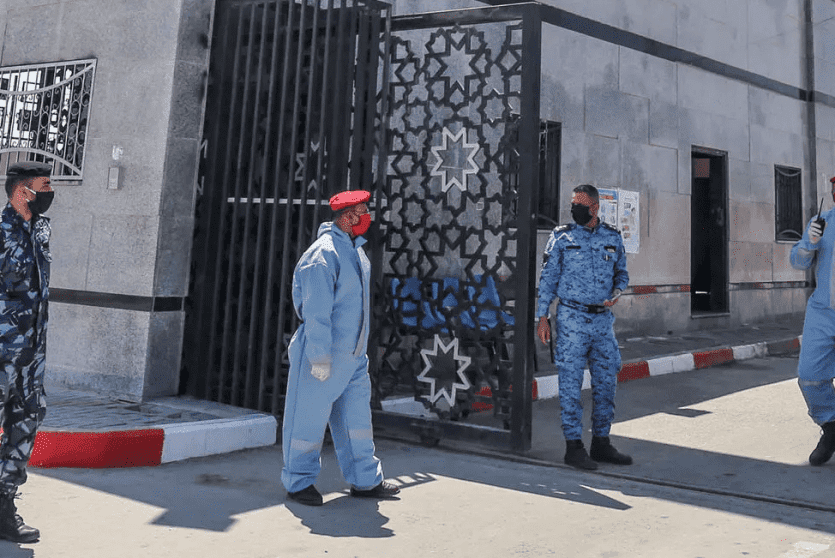 اجراءات وقائية من كورونا على معبر رفح