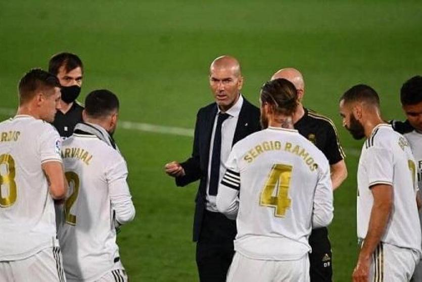 لاعبو ريال مدريد مع المدرب زيدان