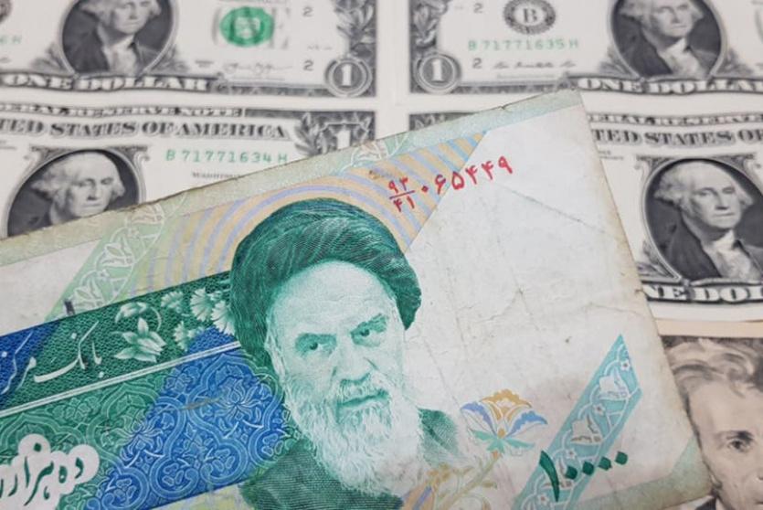 الريال الإيراني والدولار الأمريكي
