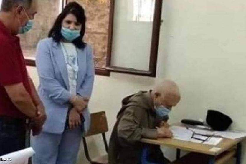 غربي مسن يجتاز البكالوريا