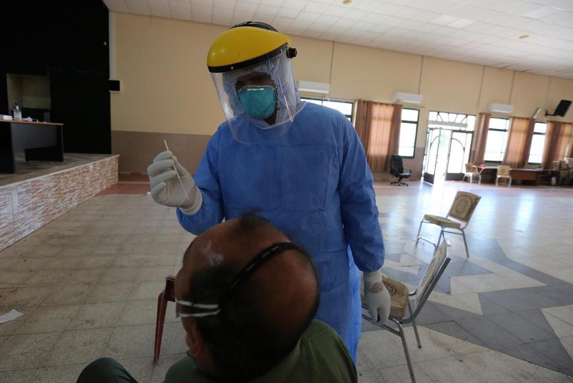 اخذ عينات فحص كورونا