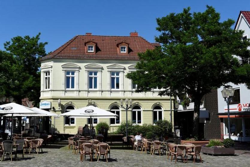 مطعم في وسط مدينة فيلدسهاوزن بألمانيا خال من الزبائن بسبب جائحة كورونا 