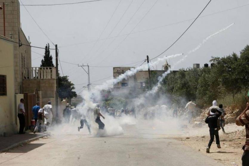 كفر قدوم: 7 إصابات برصاص الاحتلال وعشرات حالات الاختناق 