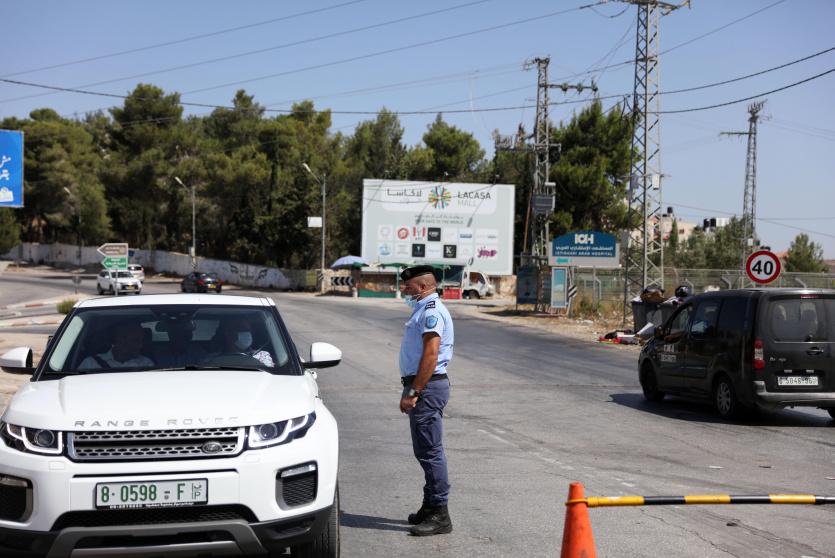 حاجز للامن الفلسطيني