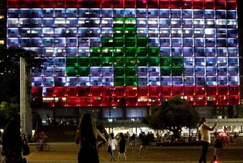  اضاءة مبنى بلدية تل ابيب بألوان العلم اللبناني