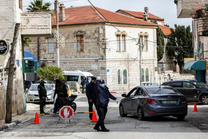 حاجز للامن الفلسطيني 