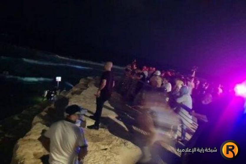 خلال عمليات البحث عن الأشخاص الذين غرقوا في بحر يافا