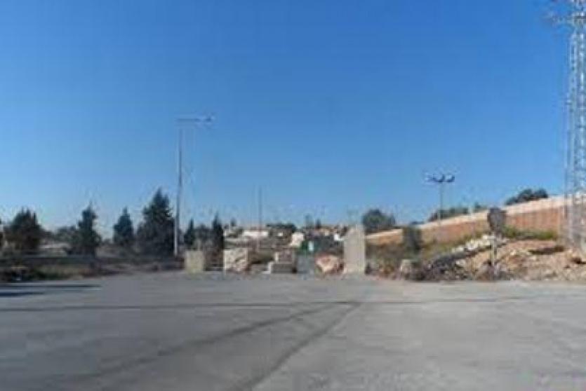 الاحتلال يغلق مدخل الجلزون ويمنع المركبات من المرور من شارع نابلس