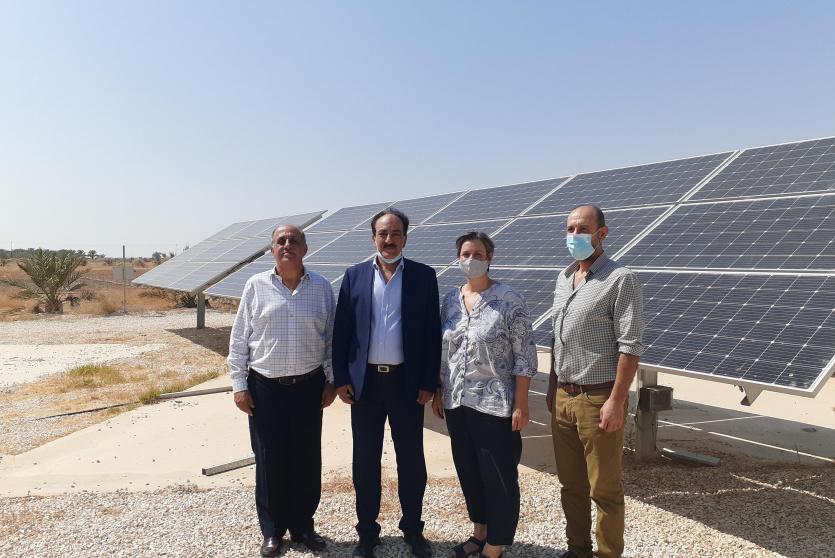 هيلي مع ممثلين عن شركة كهرباء القدس